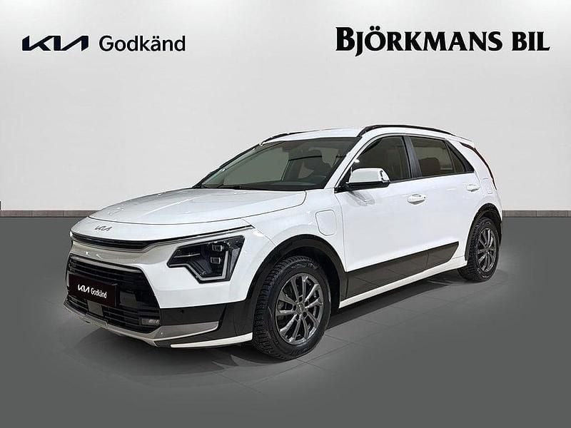 Vit Begagnad 2022 Kia Niro SUV | 289 000 kr (Marknadspris) - Bild 1/4