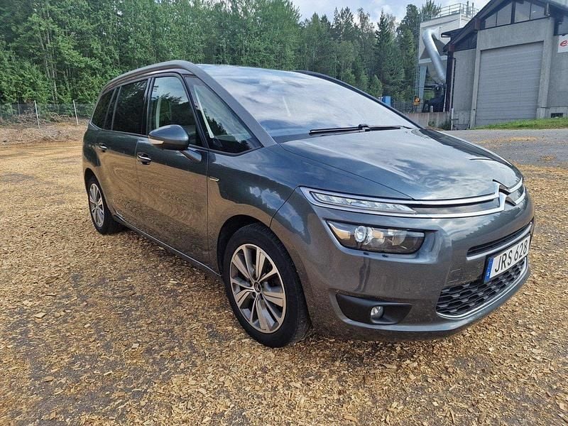 Grå Begagnad 2015 Citroën Grand C4 Picasso Minibuss | 139 000 kr (Marknadspris) - Bild 1/4