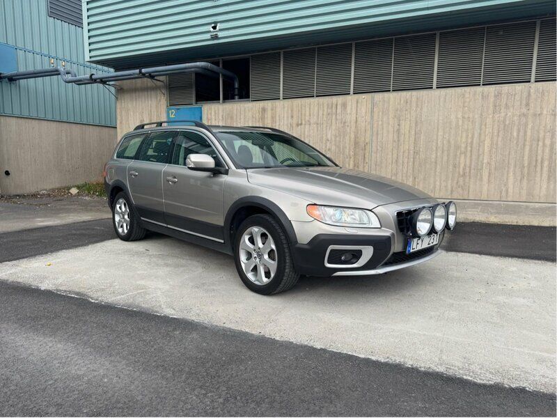 Brun Begagnad 2011 Volvo XC70 Summum SUV | 125 000 kr (Marknadspris) - Bild 1/4