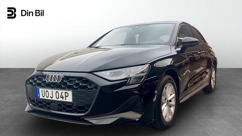 Svart Begagnad 2024 Audi A3 Sportback Proline Halvkombi | 299 000 kr (Dyr) - Bild 1/4