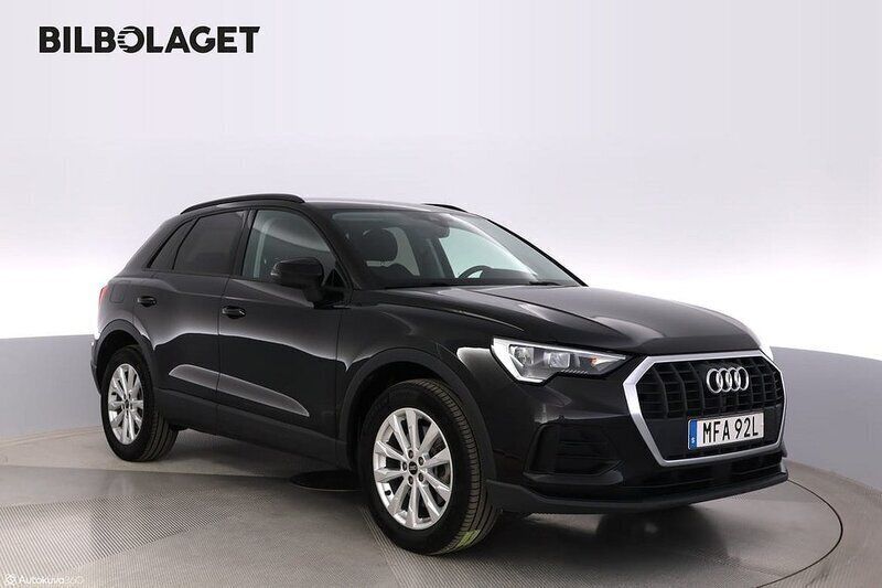 Svart Begagnad 2023 Audi Q3 Proline SUV | 369 500 kr (Marknadspris) - Bild 1/4