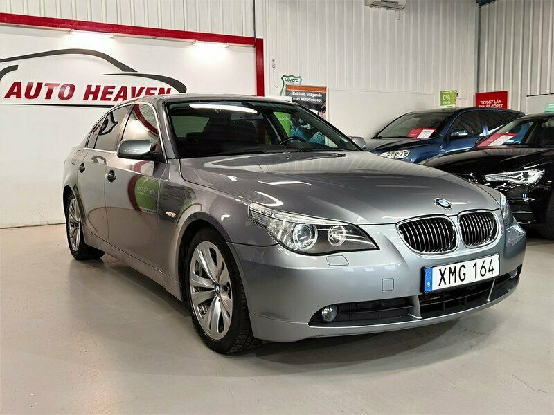 Begagnad BMW 523 177 HK (130 kW) 2006 Ljusgrå Sedan