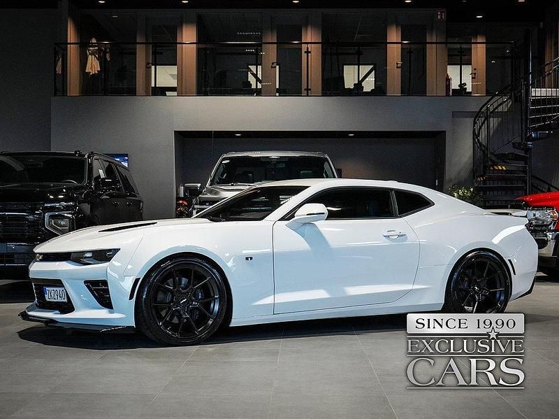 Vit Begagnad 2017 Chevrolet Camaro SS Sportkupé | 489 900 kr (Lite dyr) - Bild 1/4