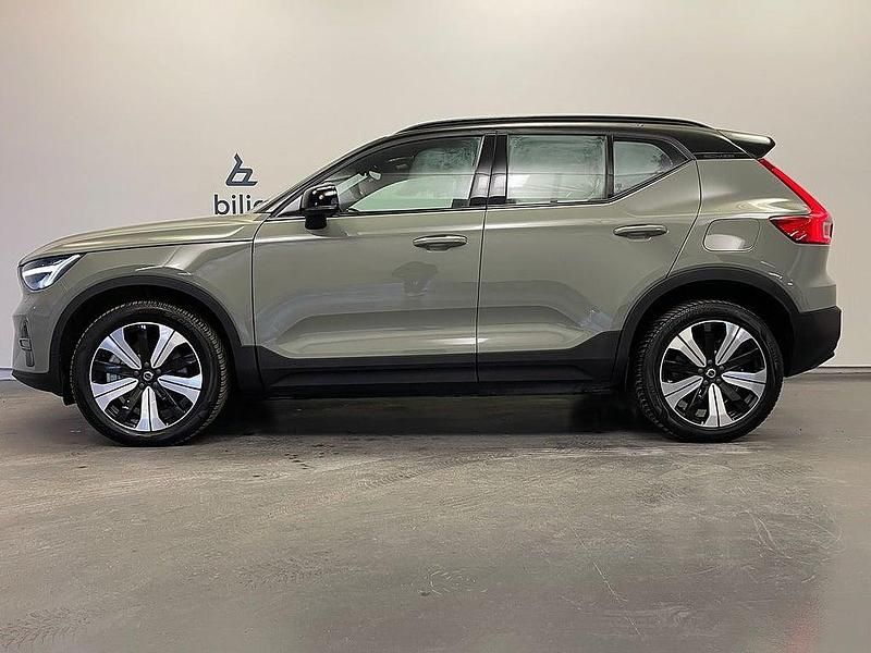 Begagnad Volvo XC40 Core 175 kW (238 HK) 2022 Grön SUV