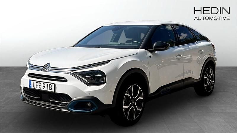 Vit (white) Begagnad 2022 Citroën e-C4 Shine Halvkombi | 199 800 kr (Bra pris) - Bild 1/4
