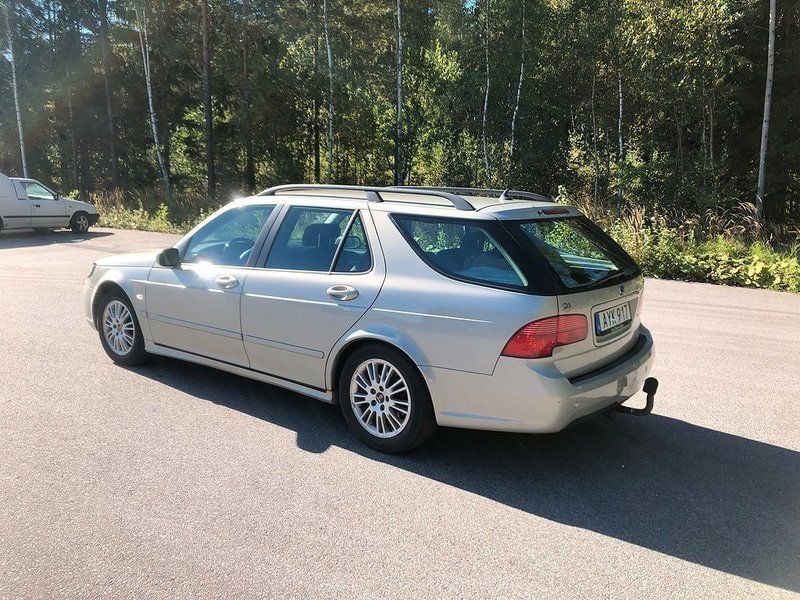 Begagnad Saab 9-5 Linear 210 HK (154 kW) 2006 Ljusgul Kombi