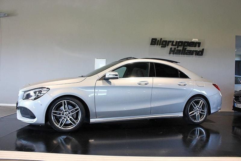 Silver (silver metallic ) Begagnad 2018 Mercedes CLA220 AMG Sedan | 259 900 kr (Marknadspris) - Bild 1/4