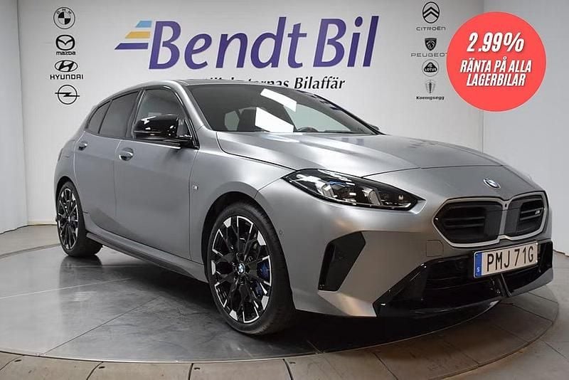 Begagnad BMW M135 Comfort Edition 301 HK (221 kW) 2024 Individual frozen pure grey metallic Halvkombi