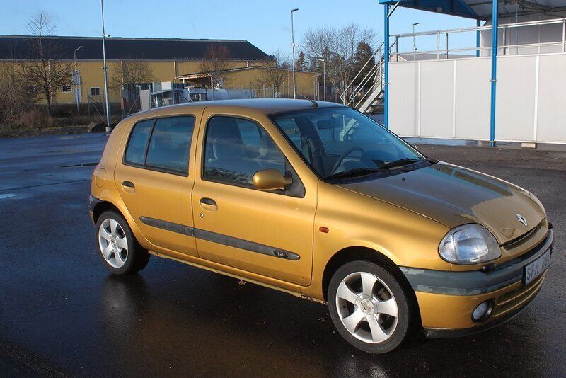 Begagnad Renault Clio II 2001 Halvkombi
