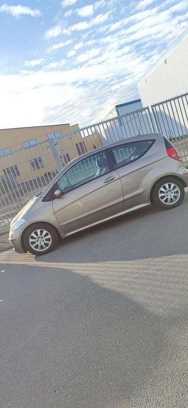 Brun Begagnad 2006 Mercedes A170 Avantgarde Halvkombi | 55 000 kr (Marknadspris) - Bild 1/3