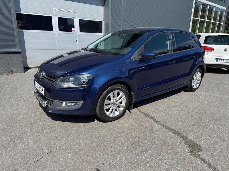 Blå Begagnad 2010 VW Polo Halvkombi | 44 900 kr (Marknadspris) - Bild 1/4