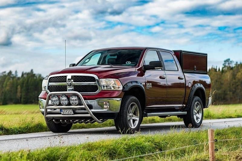 Röd Begagnad 2019 RAM 1500 Pickup | 430 000 kr (Marknadspris) - Bild 1/3