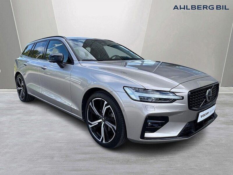 Ljusgrå Begagnad 2023 Volvo V60 Plus Kombi | 384 500 kr (Marknadspris) - Bild 1/3