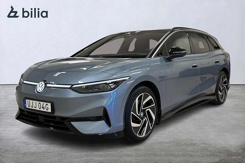 Ljusblå Begagnad 2024 VW ID.7 Pro Sedan | 569 800 kr (Marknadspris) - Bild 1/4