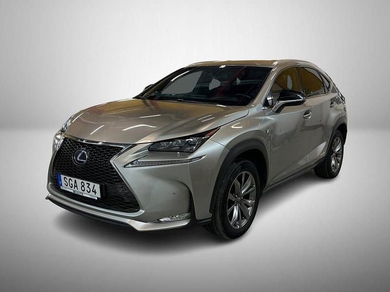 Grå Begagnad 2015 Lexus NX300h Sport Line SUV | 219 900 kr (Marknadspris) - Bild 1/4