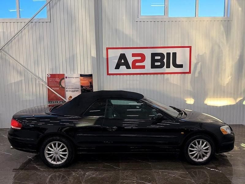 Begagnad Chrysler Sebring Cabriolet 203 HK (149 kW) 2004 Svart Cab