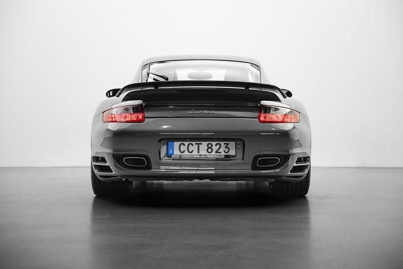 Begagnad Porsche 997 Turbo 480 HK (353 kW) 2007 Grå