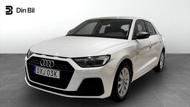 Cortinavit Begagnad 2024 Audi A1 Sportback Proline Halvkombi | 235 000 kr (Marknadspris) - Bild 1/4