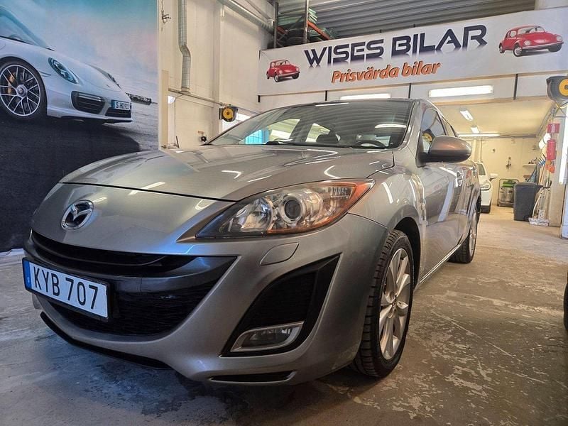 Grå Begagnad 2010 Mazda 3 Inclusive Halvkombi | 49 900 kr (Marknadspris) - Bild 1/4