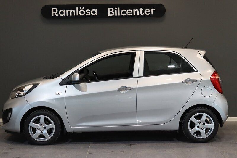 Grå Begagnad 2013 Kia Picanto Halvkombi | 54 900 kr (Marknadspris) - Bild 1/4