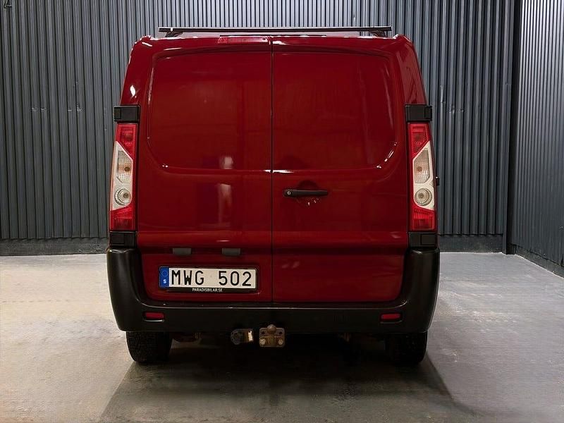 Begagnad Citroën Jumpy 128 HK (94 kW) 2012 Röd Minibuss