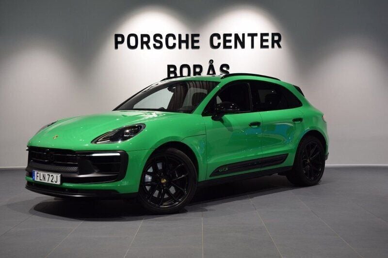 Grön (green) Begagnad 2023 Porsche Macan GTS SUV | 959 000 kr (Bra pris) - Bild 1/3