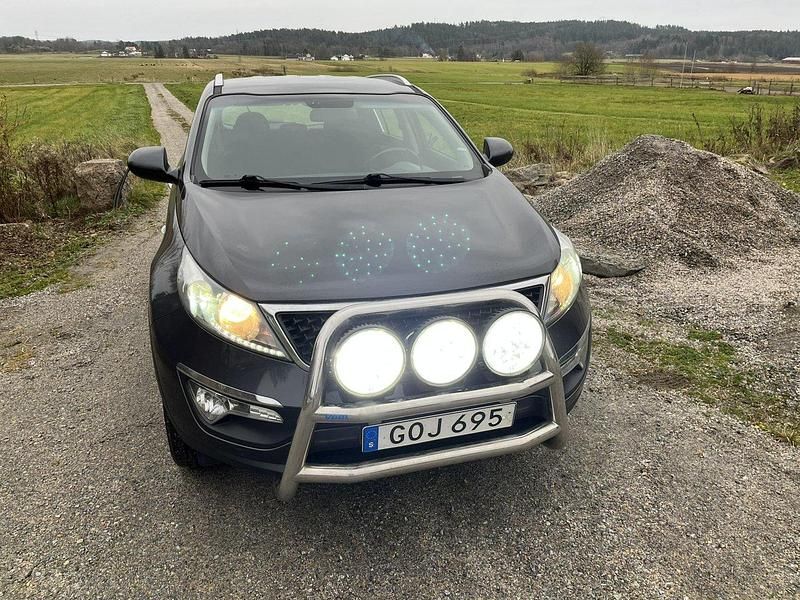 Grå Begagnad 2015 Kia Sportage SUV | 102 000 kr (Marknadspris) - Bild 1/4