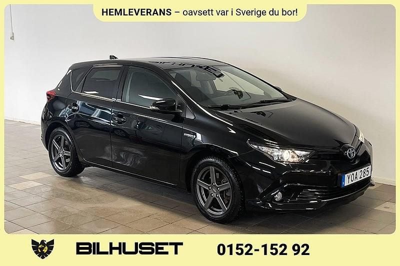 Begagnad Toyota Auris Hybrid Edition 136 HK (100 kW) 2018 Svart Halvkombi