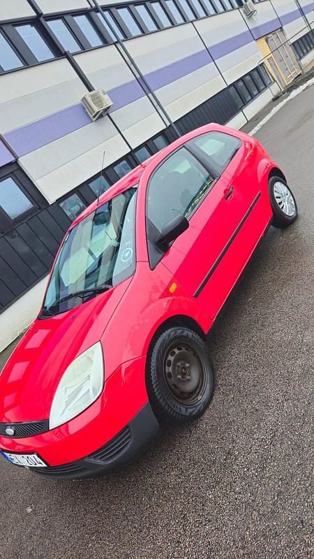 Begagnad Ford Fiesta 70 HK (51 kW) 2005 Halvkombi