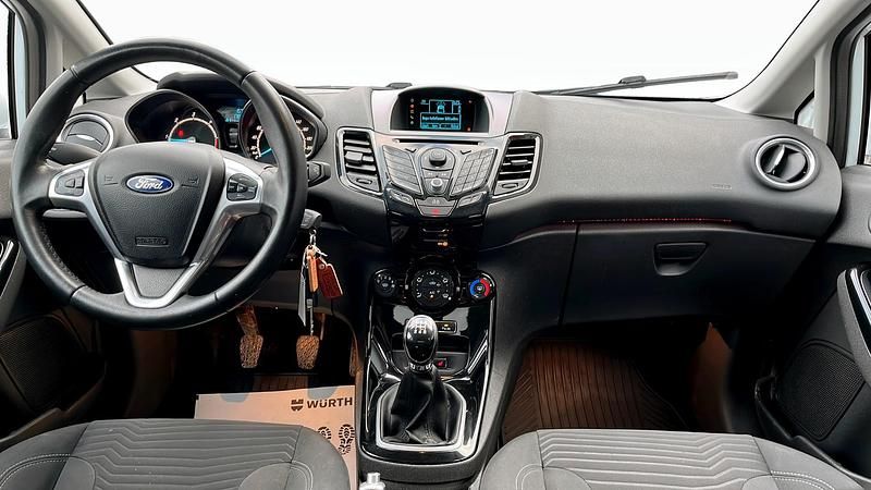 Begagnad Ford Fiesta 75 HK (55 kW) 2014 Vit Halvkombi
