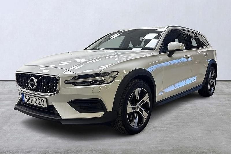 Begagnad Volvo V60 CC 200 HK (147 kW) 2021 Vit Kombi