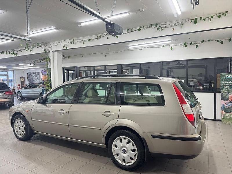Begagnad Ford Mondeo 146 HK (107 kW) 2001 Ljusgrå Kombi
