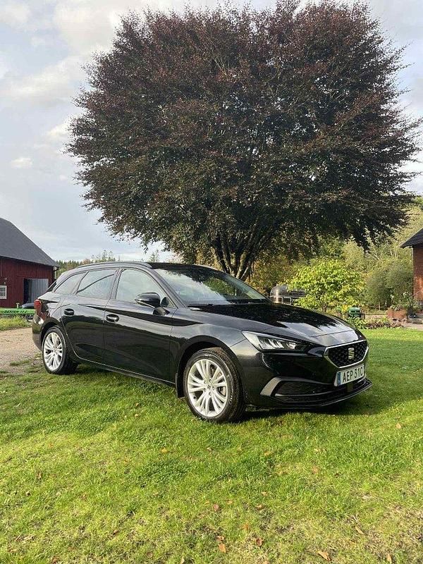 Svart Begagnad 2022 Seat Leon ST Style Kombi | 190 000 kr (Marknadspris) - Bild 1/4
