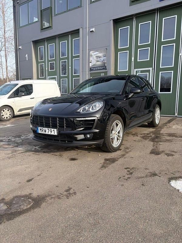 Begagnad Porsche Macan 252 HK (185 kW) 2017 Svart SUV