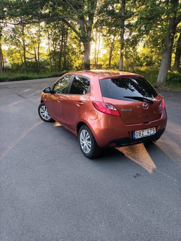 Orange Begagnad 2010 Mazda 2 Halvkombi | 38 000 kr (Bra pris) - Bild 1/4