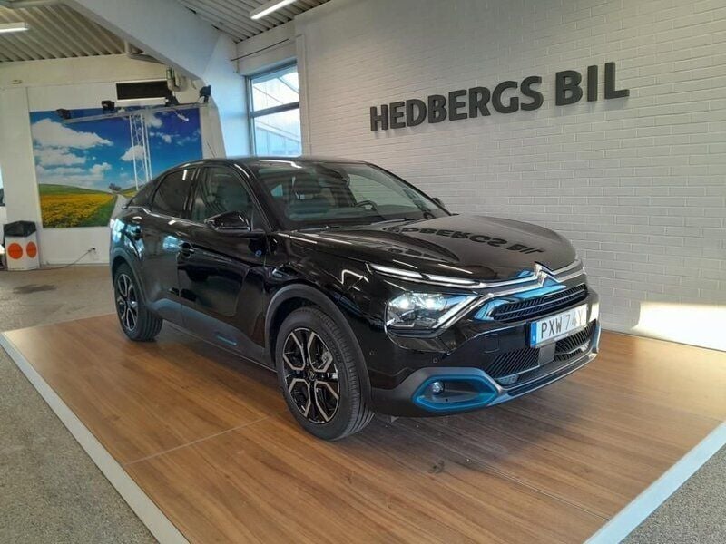 Svart Begagnad 2022 Citroën e-C4 Shine Halvkombi | 289 900 kr (Dyr) - Bild 1/4