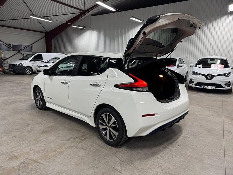 Begagnad Nissan Leaf Acenta 110 kW (150 HK) 2019 Vit Halvkombi