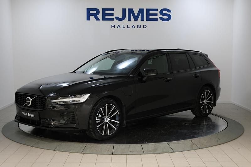 Svart Begagnad 2025 Volvo V60 Plus Kombi | 469 500 kr (Marknadspris) - Bild 1/4