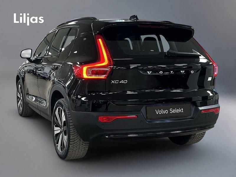 Begagnad Volvo XC40 Core 185 kW (252 HK) 2022 Svart SUV
