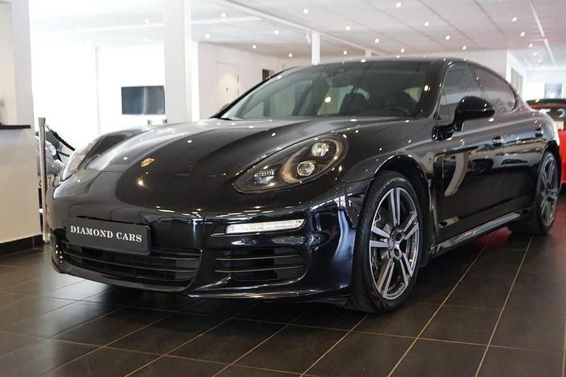 Svart Begagnad 2014 Porsche Panamera Sedan | 329 900 kr - Bild 1/4
