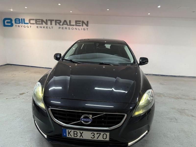 Begagnad Volvo V40 Momentum 116 HK (85 kW) 2013 Svart Kombi