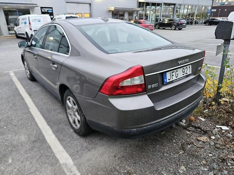 Grå Begagnad 2007 Volvo S80 Kinetic Sedan | 47 000 kr (Marknadspris) - Bild 1/3