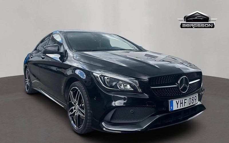 Svart Begagnad 2016 Mercedes CLA200 AMG Sportkupé | 219 900 kr (Marknadspris) - Bild 1/4