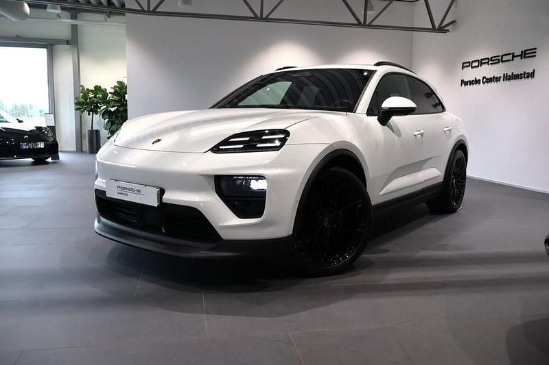 Vit Begagnad 2024 Porsche Macan SUV | 995 000 kr (Dyr) - Bild 1/4