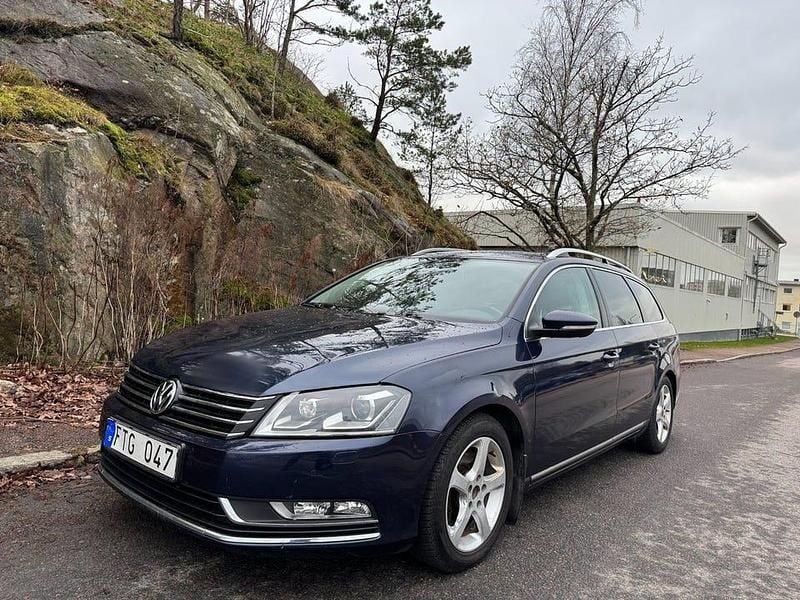 Mörkblå Begagnad 2011 VW Passat GT Kombi | 79 900 kr (Bra pris) - Bild 1/4