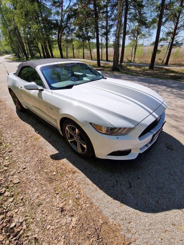 Vit Begagnad 2016 Ford Mustang Convertible Cab | 262 000 kr - Bild 1/4