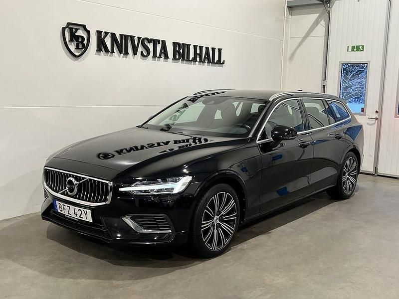 Svart Begagnad 2021 Volvo V60 Inscription Kombi | 307 800 kr (Marknadspris) - Bild 1/4