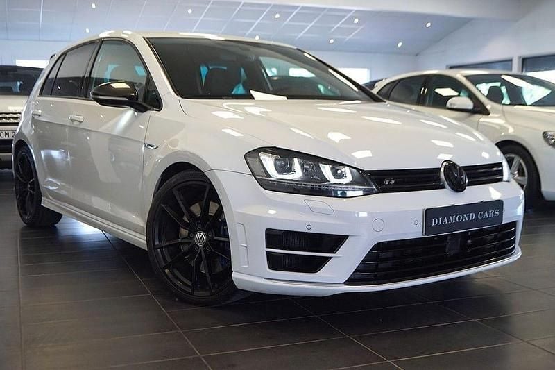 Vit Begagnad 2016 VW Golf VII R Halvkombi | 218 900 kr (Marknadspris) - Bild 1/4