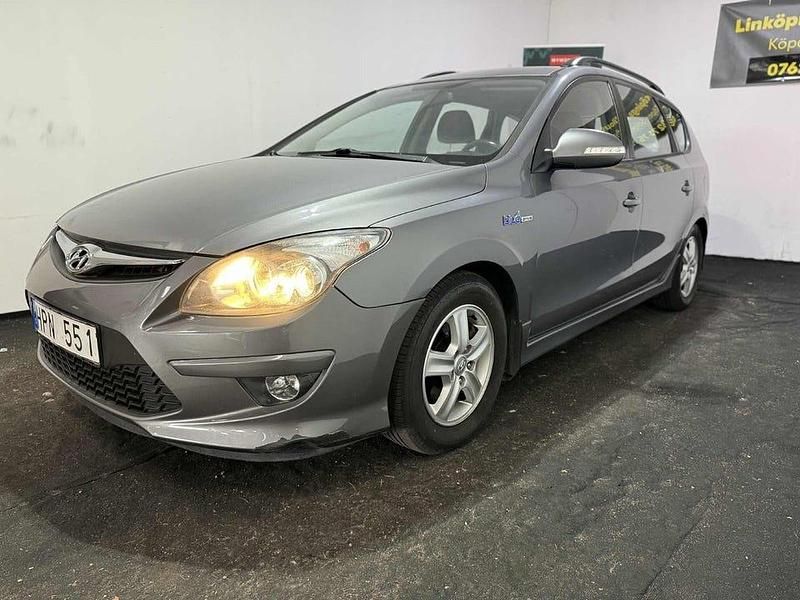 Grå Begagnad 2012 Hyundai i30 Kombi | 35 000 kr (Marknadspris) - Bild 1/4