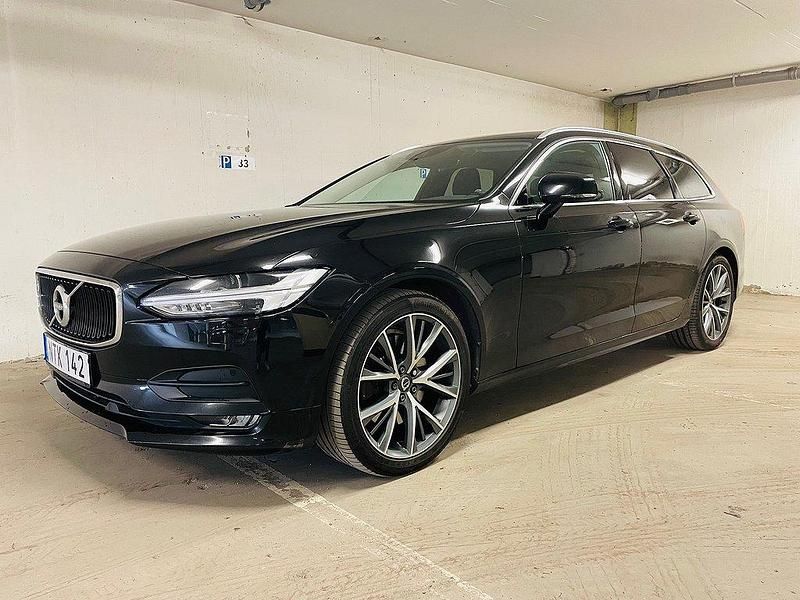Svart Begagnad 2018 Volvo V90 Momentum Kombi | 219 000 kr (Marknadspris) - Bild 1/4